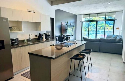 Nuevo Cuscatlan Apartment | Penthouse-Style Spacious 2bd 2bth in Luxury Park Tower Condo - Nuevo Cuscatlan