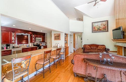 Lincoln Apartment | Penthouse Suite at Loon Landing