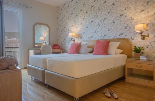 Ilisia Apartment | Penthouse Suite for 5 in the heart of Athens with stunning views of Lycabettus