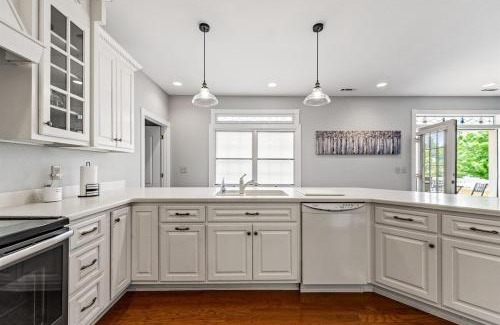 Blue Ridge Apartment | Penthouse Suite Right in the Heart of Downtown - Trackside