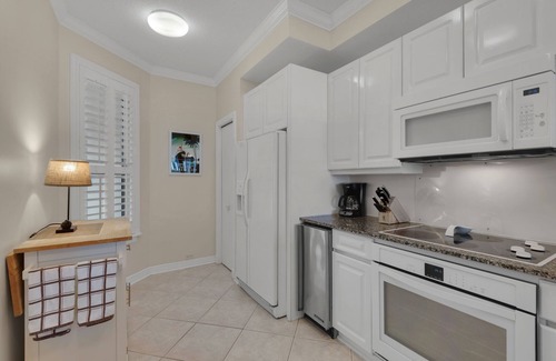 Navarre Beach Condo | PENTHOUSE - TOP FLOOR - BEACHFRONT & CHAIRS - POOL - BALCONY - GYM-NEW ELEVATORS