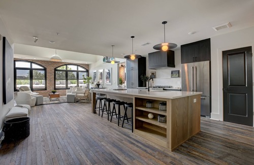 Castleberry Hill Apartment | Penthouse w Rooftop, Private Chef, Secure Parking
