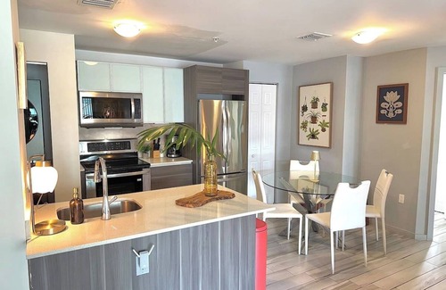 Edgewater Apartment | Penthouse, Waterviews, Private Rooftop, Free Parking,Vibrant Miami neighborhood