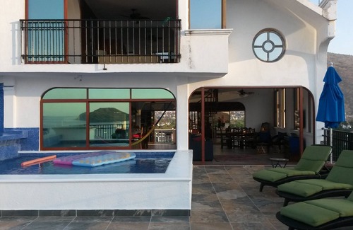 Playa la Madera Condo | Penthouse with amazing views of the bay & city with large private dipping pool
