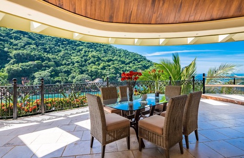Boca de Tomatlan Villa | Penthouse with Beach and Ocean Frontage