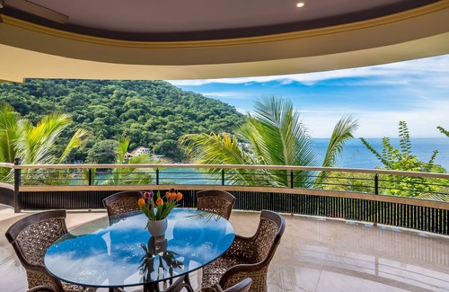 Boca de Tomatlan Villa | Penthouse with Beach and Ocean Frontage