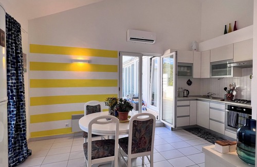 Necujam Apartment | Penthouse with large terrace 50 m from the beach: an oasis of peace and beauty.