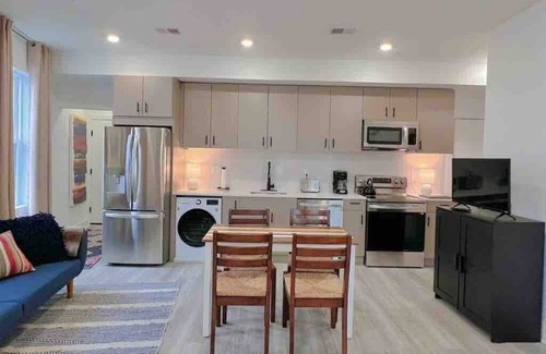 Kingman Park Bed & Breakfast | Penthouse with Private Rooftop & Stunning Views