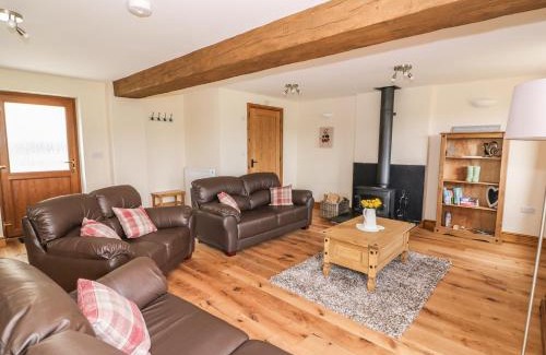 Llanddewi Ystradenny House | Pentre Fawr