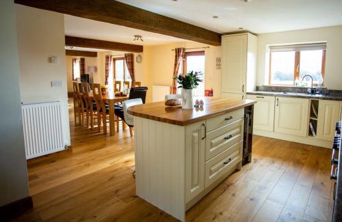 Llanddewi Ystradenny House | Pentre Fawr