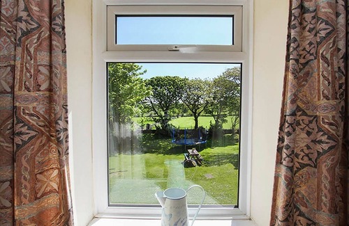Amlwch Cottage | PENTREHEULYN, pet friendly, with open fire in Carreglefn