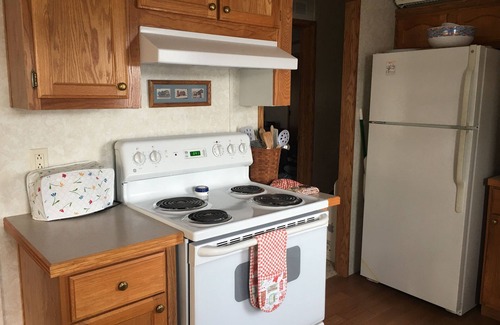 Pentwater House | Pentwater Lakehouse, 2 bed, 2 full bath on Pentwater Lake.