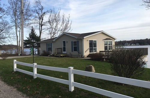 Pentwater House | Pentwater Lakehouse, 2 bed, 2 full bath on Pentwater Lake.