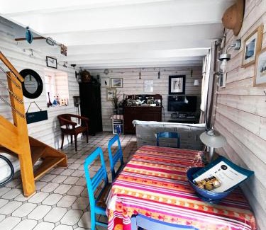 Pont-l'Abbe House | Penty bigouden 18ème classé 2* jardin en ville