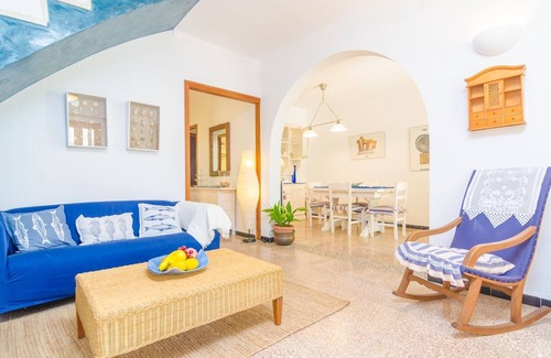 S'Illot-Cala Morlanda Ski Chalet | Penya - House In S'illot-cala Morlanda. Free Wifi