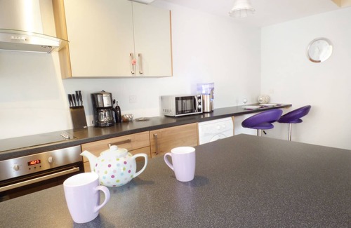 Builth Wells Cottage | PENYLODGE, pet friendly, with hot tub in Builth Wells