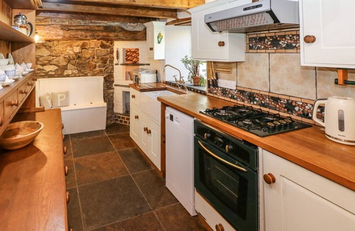 St Dogmaels Cottage | PENYWHELP HOUSE, pet friendly, with open fire in St Dogmaels