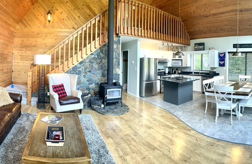 Anglemont Cabin | Peony Point - Semi Waterfront - Shuswap Vacations and Sledding Accommodation