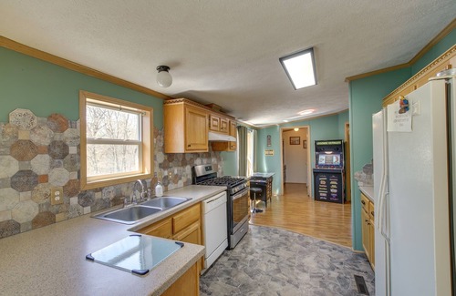 Lyndon Station House | People & Paws Home w/Fenced Yard by the Dells!