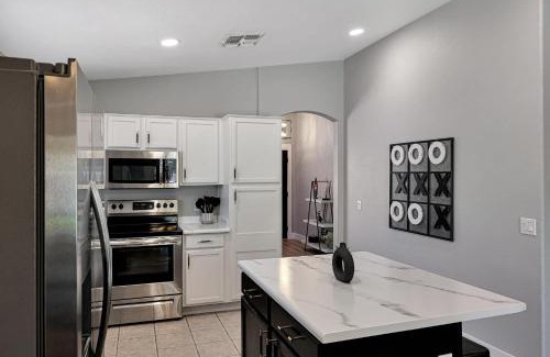 Summersett Village House | Peoria Paradise Pool Sports Complex family friendly