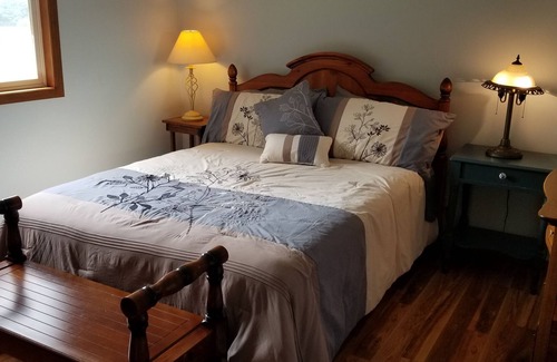 Pepin House | Pepin Country Lodge -Book now for summer and fall this private country getaway.