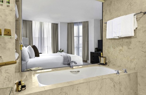 Adelaide Central Business District Hotel | Peppers Waymouth Adelaide