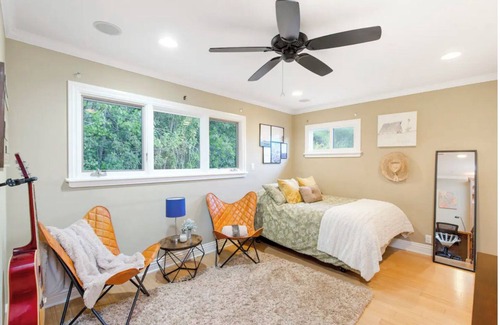 Cowan Heights House | Peppertree Canyon: 6BD 5.5BA Luxe Urban Winery