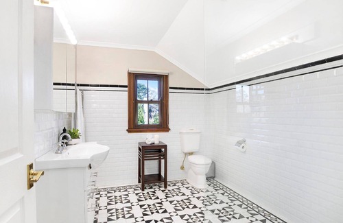 Balaclava House | Peppertree Lodge –Ultimate family retreat with a swim spa