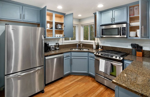 East Queen Anne House | Perch - Aurora Abode: Walk to Space Needle | Pet & Family | Parking