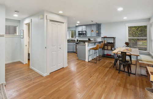 East Queen Anne House | Perch - Aurora Abode: Walk to Space Needle | Pet & Family | Parking