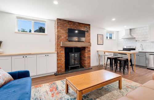 Phinney Ridge House | Perch - Phinney Ridge Vintage: Olympic mountain views