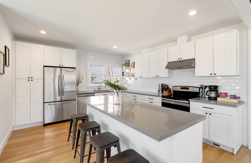 Phinney Ridge House | Perch - Phinney Ridge Vintage Charm: Enjoy Stunning Olympic Mountain Views