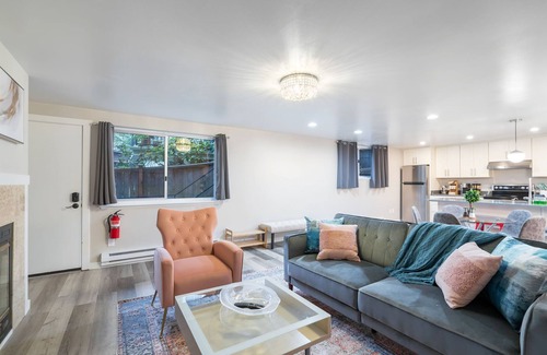 North Queen Anne Apartment | Perch - Queen Ann Flat: Spacious and Cozy 2BR home w/Parking