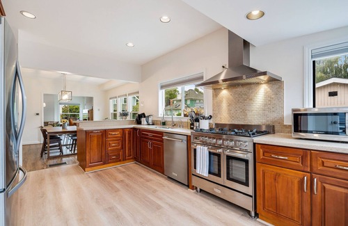 Queen Anne House | Perch - Queen Ann Vintage Charm: Spacious & Cozy 3BR/2BA Home