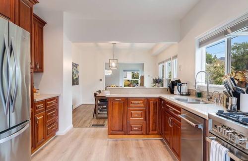 Queen Anne House | Perch - Queen Ann Vintage Charm: Spacious & Cozy 3BR/2BA Home