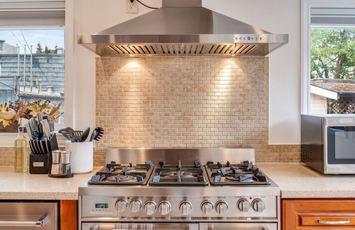 Queen Anne House | Perch - Queen Ann Vintage Charm: Spacious & Cozy 3BR/2BA Home