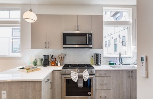 East Queen Anne House | Perch - Serene townhome located a 5-minute walk from a lively area
