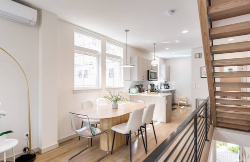East Queen Anne House | Perch - Serene townhome located a 5-minute walk from a lively area