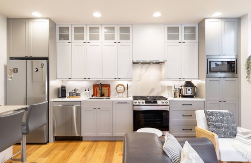 North Queen Anne House | Perch - The Ashworth 67: Chic 3 BR North Queen Ann Retreat with Parking