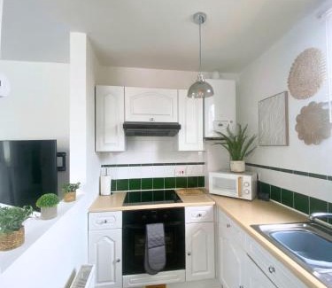 Porthcawl Apartment | Percy House, 2 Bedroom, 4 Bed Flat Near Beach, Porthcawl Town Centre