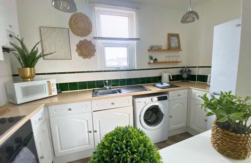 Porthcawl Apartment | Percy House, 2 Bedroom, 4 Bed Flat Near Beach, Porthcawl Town Centre
