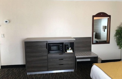 Monterey Hotel | PERFECT 1 KING BED ROOM @HEART OF MONTEREY