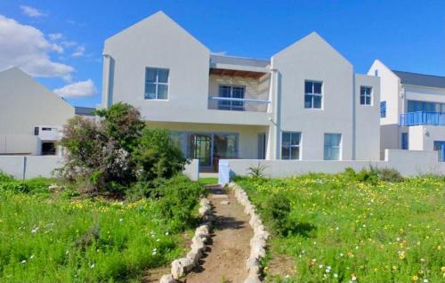 Calypso Beach House | PERFECT 10 - 10 to 13 Sleeper Luxury Holiday Home Breakage Deposit of R2500 per Weekend Lease
