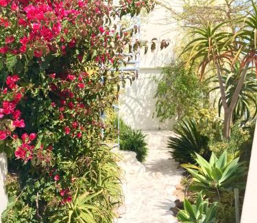 Calypso Beach House | PERFECT 10 - 10 to 13 Sleeper Luxury Holiday Home Breakage Deposit of R2500 per Weekend Lease
