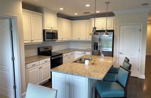 Rural Estates Condo | Perfect 2-bedroom 1st floor condo, with scenic lake view in charming Naples Fl.
