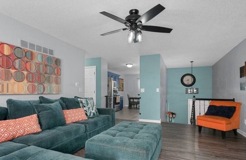 Waldron House | Perfect 3 BR Home in North KC near the Airport!