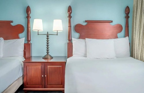 Kahului Hotel | Perfect Beach Destination! 4 Stylish Ocean View Room w/Outdoor Pool + Fireplace