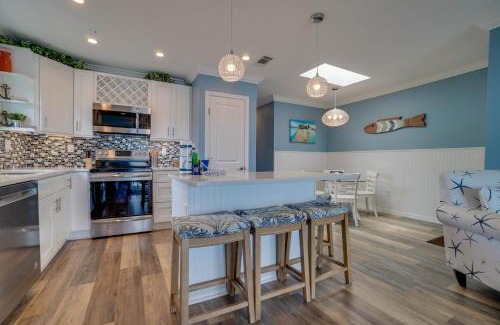 Bradenton Beach House | Perfect Beach Getaway with Bay Views & Boat Dock & Trailer Parking
