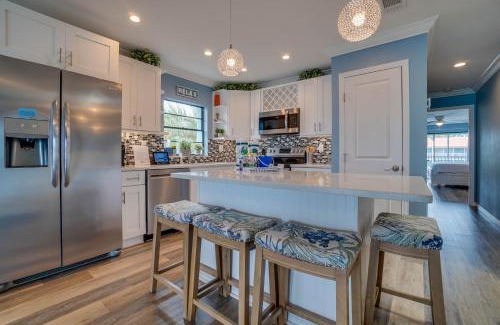Bradenton Beach House | Perfect Beach Getaway with Bay Views & Boat Dock & Trailer Parking