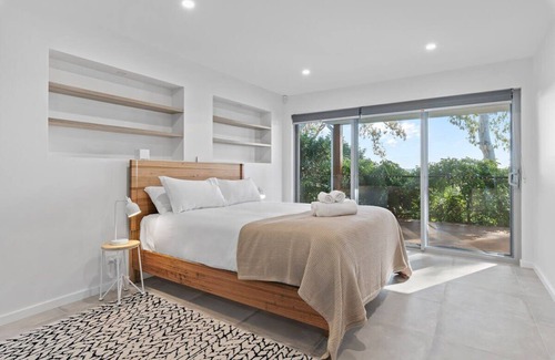 Budgewoi House | Perfect Beachhouse - Lakes & Surf at your Feet